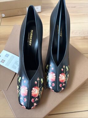 New Burberry Diamond Floral Heels size 39